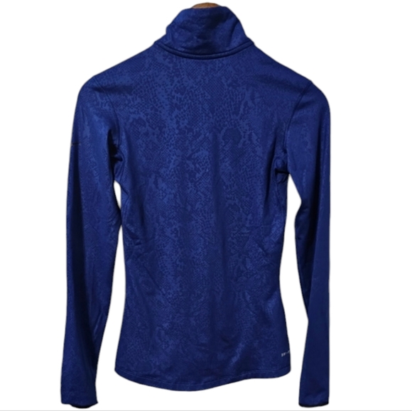 NIKE | Pro Warm Embossed Heights Vixen Raglan Zip Training Top in Navy - Picture 3 of 9